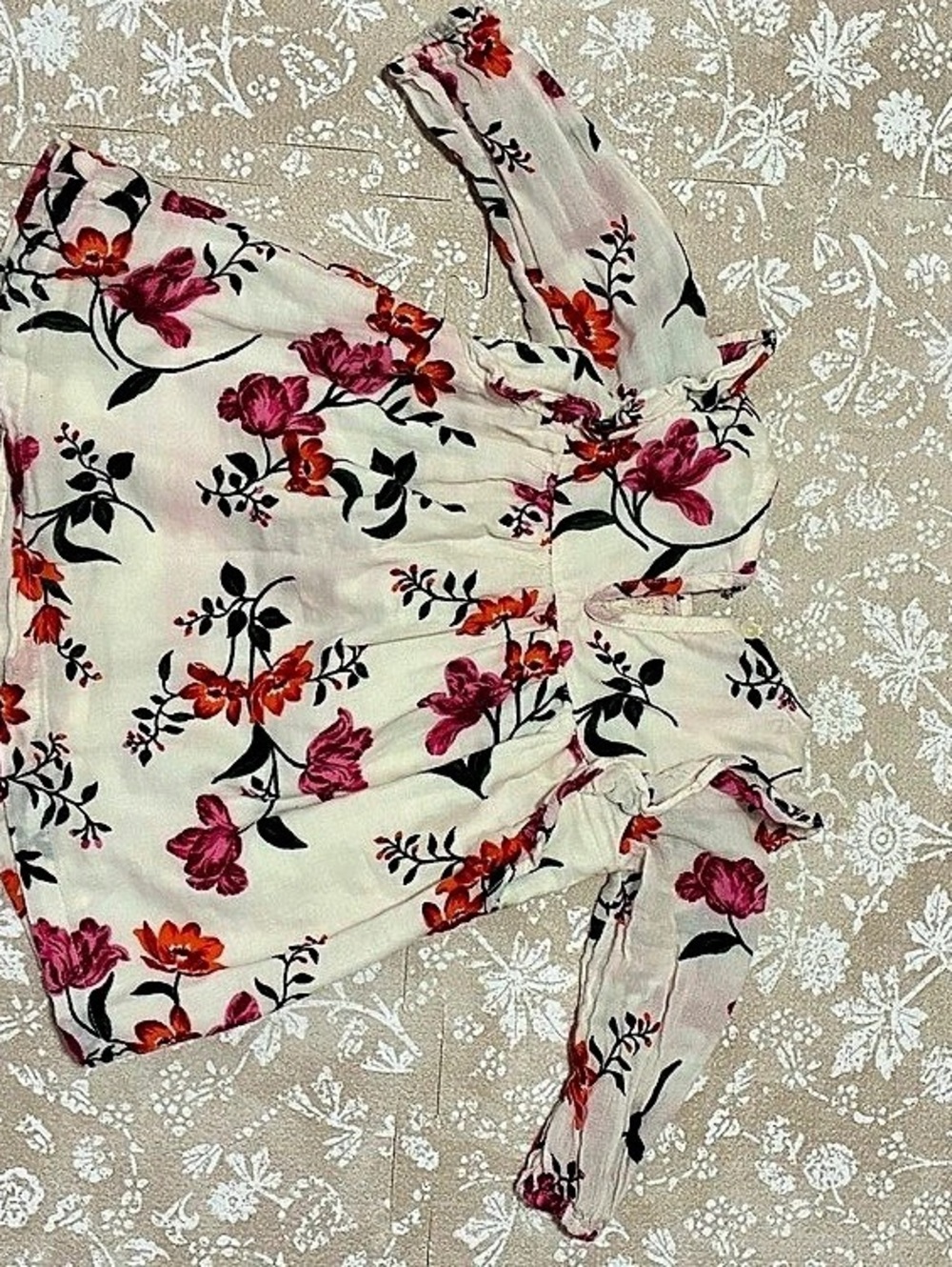 Old Navy Floral Crop Top in White & Pink baby - Picture 2 of 2